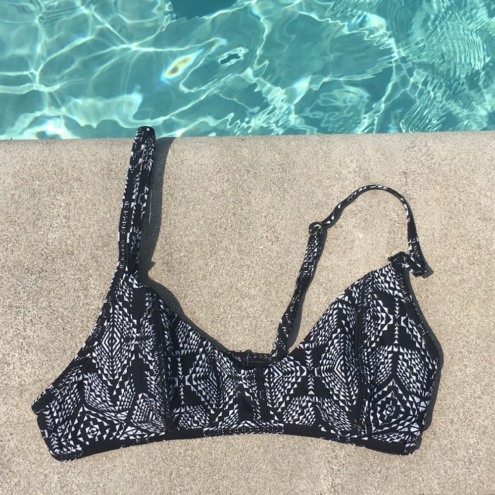 Black and white bikini top